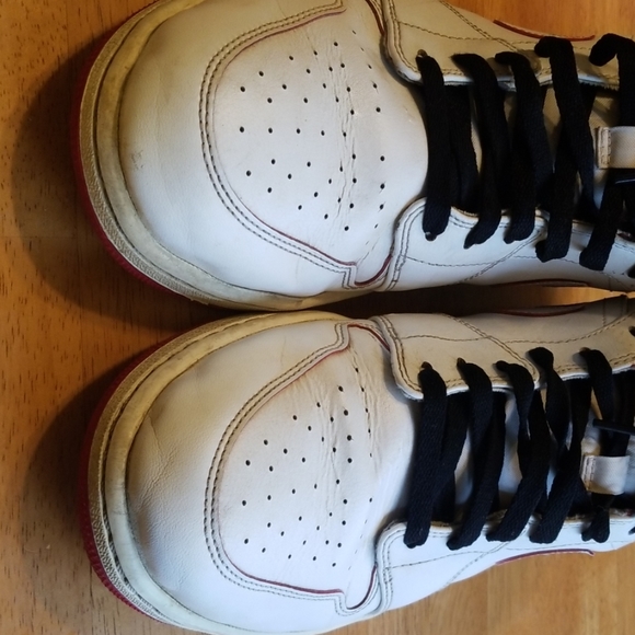 jordan 1s - Picture 3 of 8